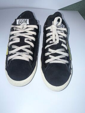 Golden goose superstar Women's Black suede and yellow stars Low-Top Sneakers